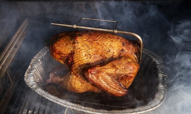 6 Easy Tips For Smoking Your Thanksgiving Turkey