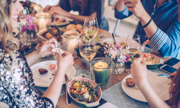 4 Tips For Hosting A Party In a Small Space